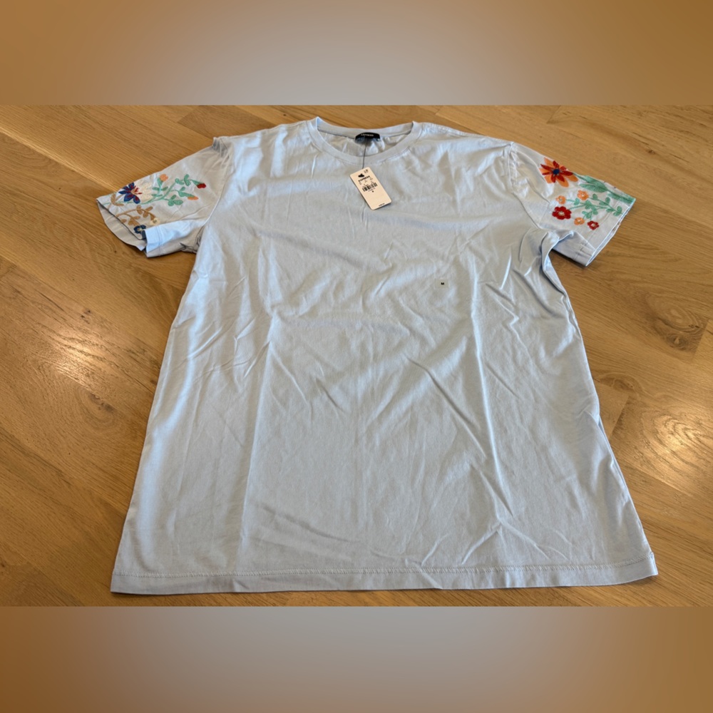 Express pima cotton embroidered floral tshirt blue size medium NWT